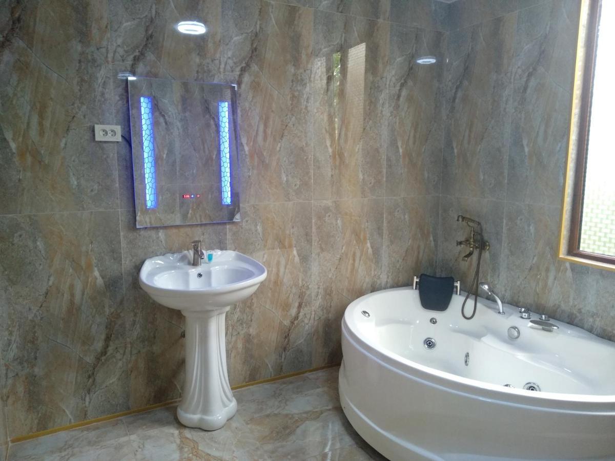 Hotel Royal Κουτάισι Εξωτερικό φωτογραφία